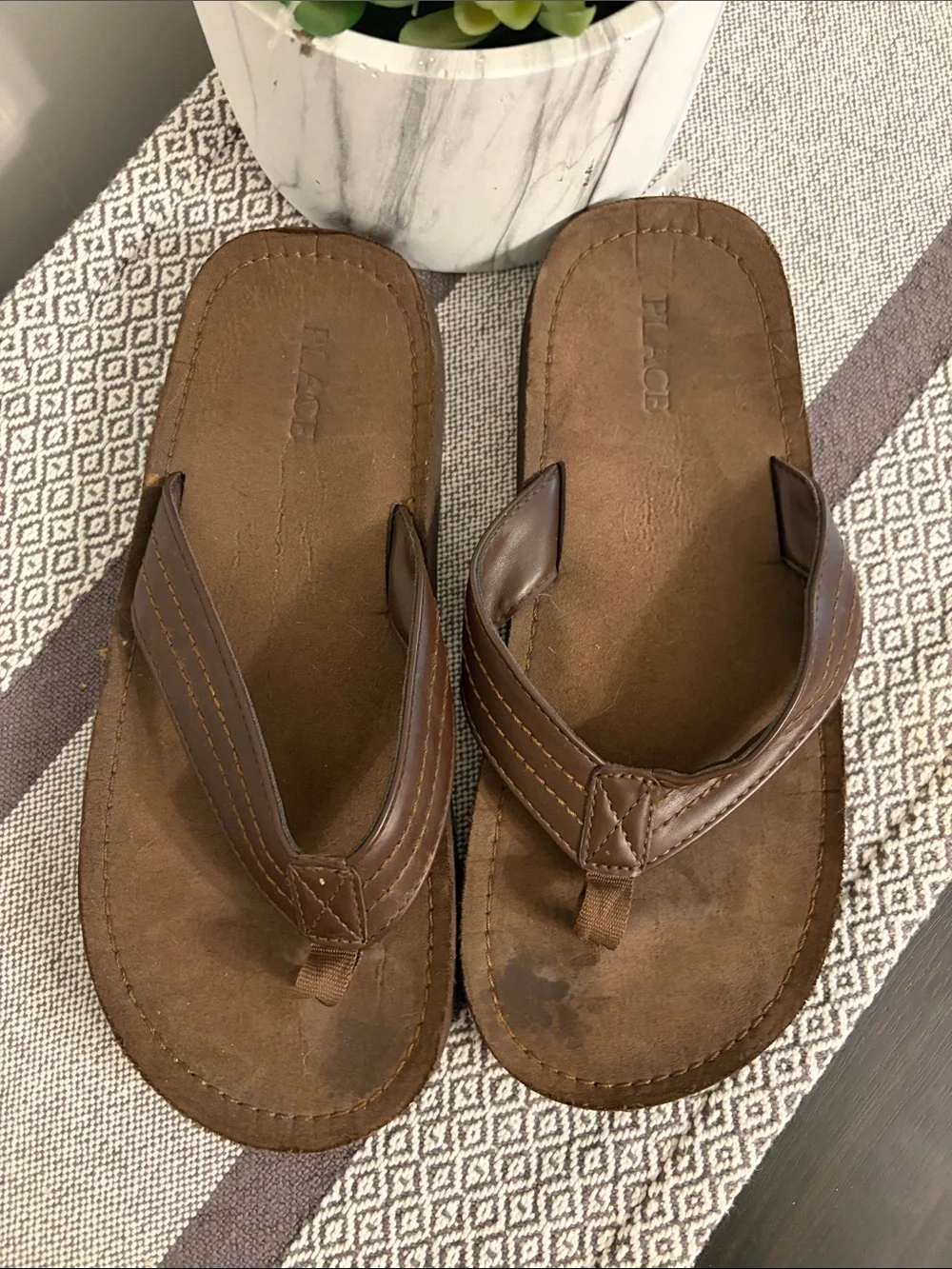 The Children's Place Brown Faux Leather Flip Flops Size 6